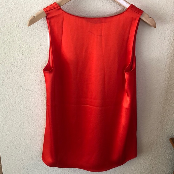 St. John liquid satin tank - Picture 2 of 7